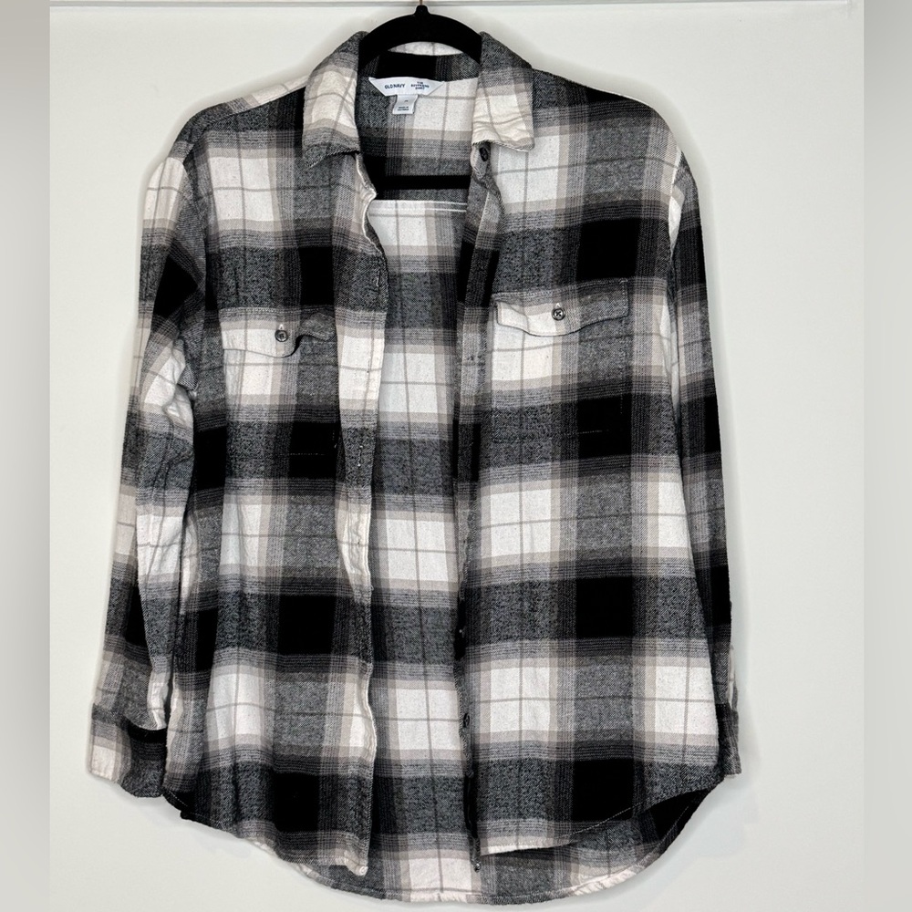Old Navy black & white plaid flannel button down size M